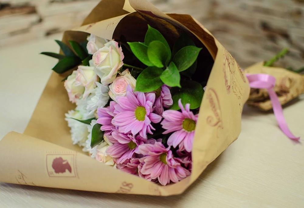 Букет цветов из: Розы и Хризантемы в Среднем