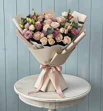 Букет цветов из:  Розы и Лизиантусы в Среднем