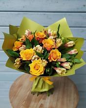 Букет цветов из:  Альстромерии и Розы в Среднем