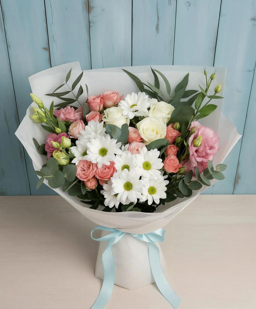 Букет цветов из: Розы, Лизиантусы и Хризантемы в Среднем