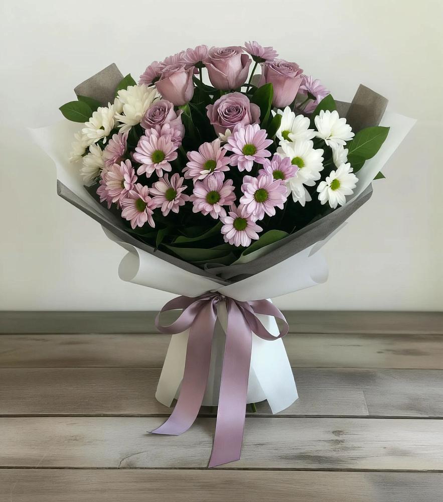 Букет цветов из: Хризантемы и Розы в Среднем