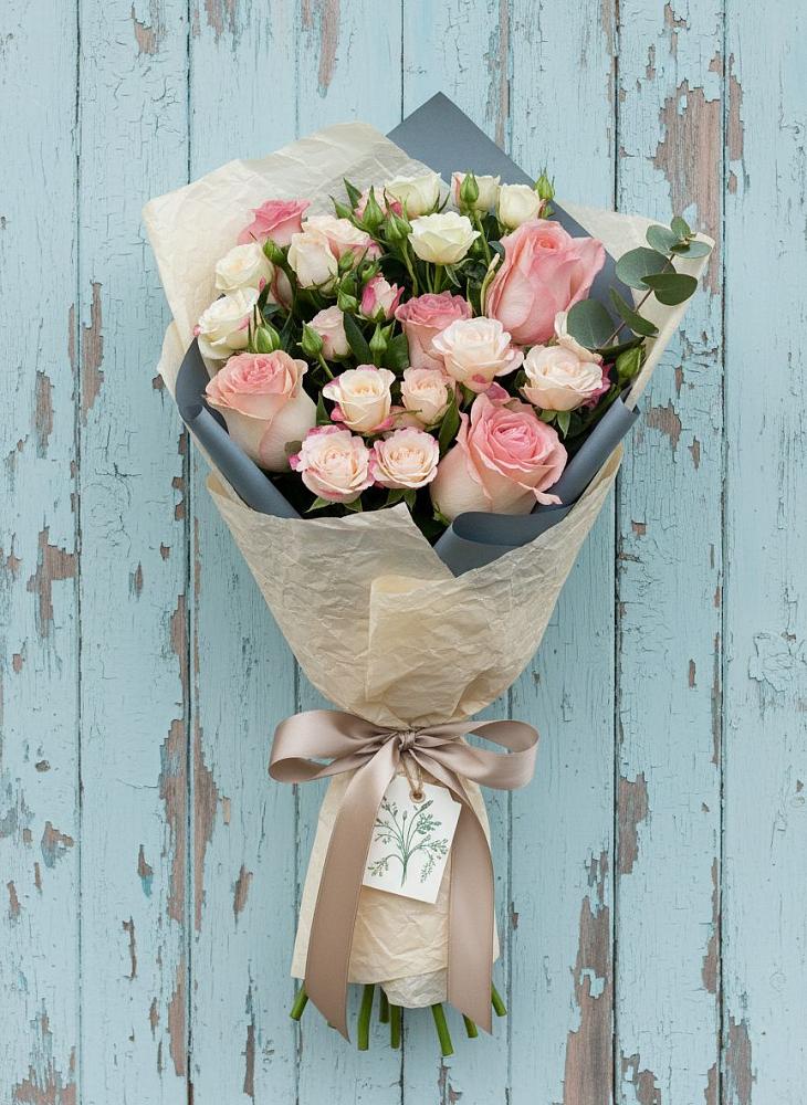 Букет цветов из: Розы в Среднем