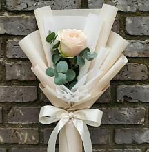 Букет цветов из:  Розы в Среднем