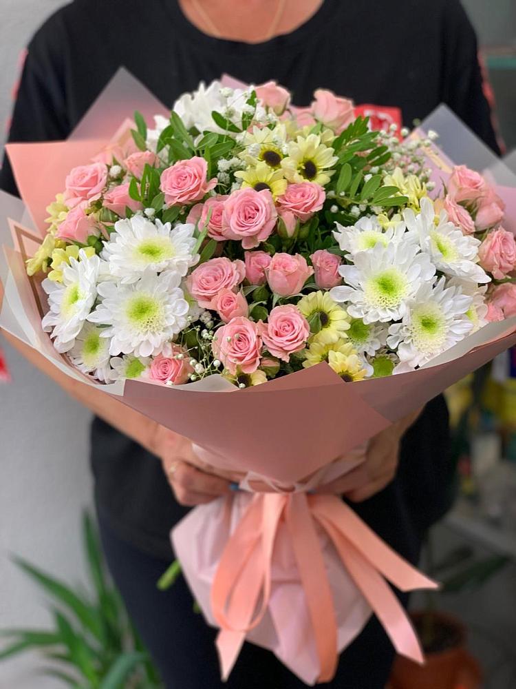 Букет цветов из: Розы и Хризантемы в Среднем