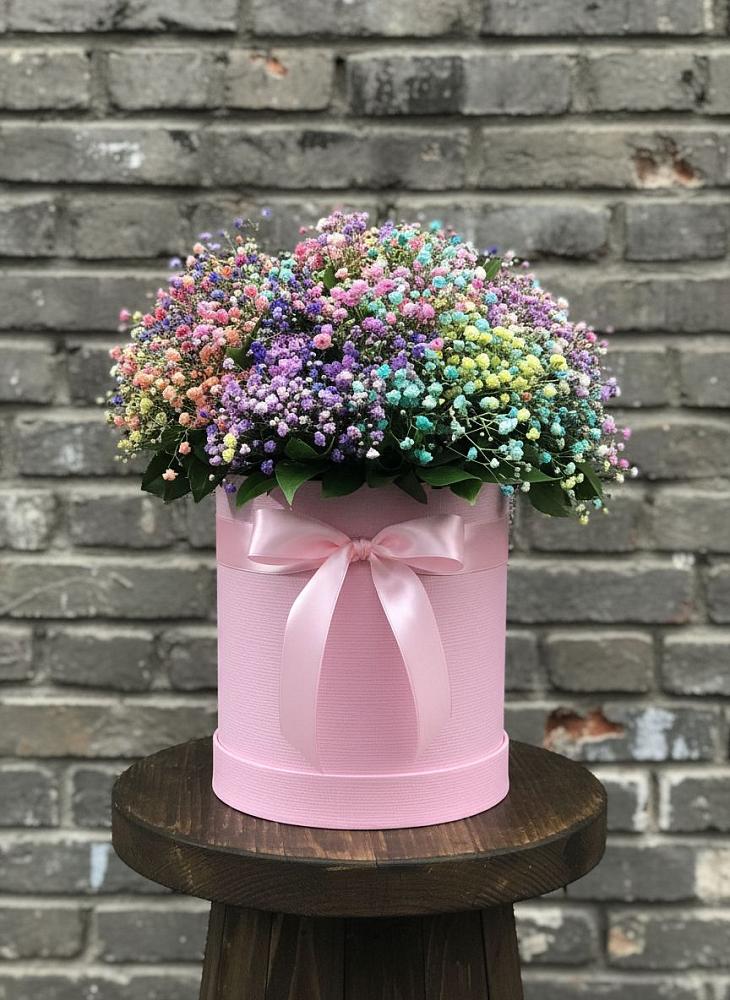 Цветочная композиция из Гипсофила и Розы в шляпной коробке в Среднем