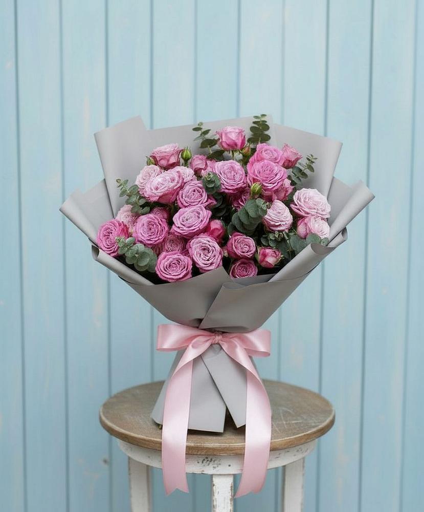 Букет цветов из: Розы в Среднем