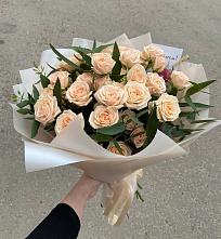 Букет Кремовые розы Латте в Среднем