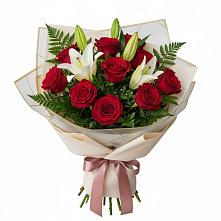 Букет цветов из:  Лилии и Розы в Среднем