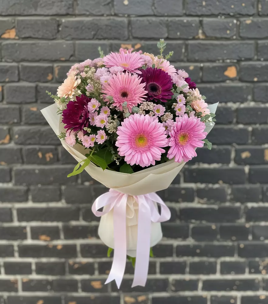 Букет цветов из: Герберы и Хризантемы в Среднем