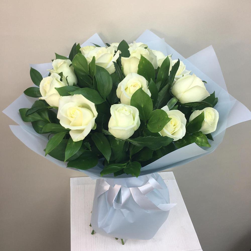Букет 15 Белых роз Проуд в Среднем