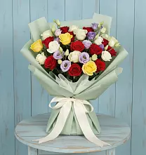 Букет цветов из:  Розы в Среднем