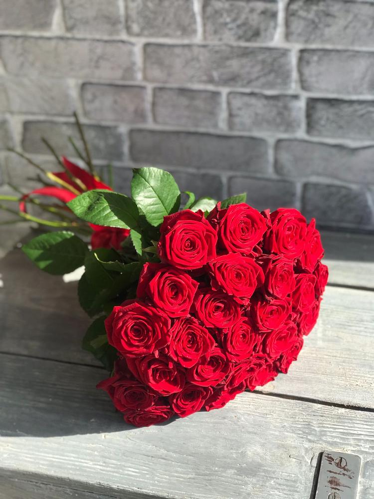 Букет Красные розы Фридом в Среднем