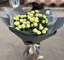 Букет Белые кустовые розы Солинеро в Среднем