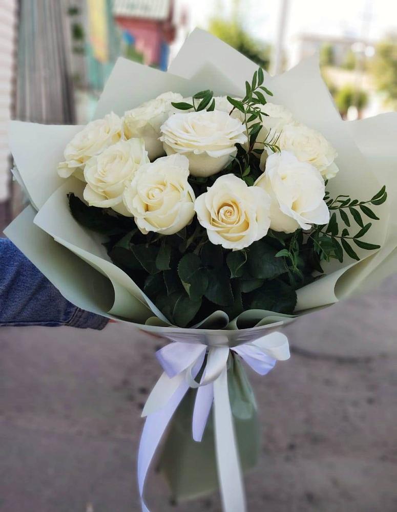 Букет Белые розы Проуд в Среднем