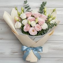 Букет цветов из:  Лизиантусы в Среднем