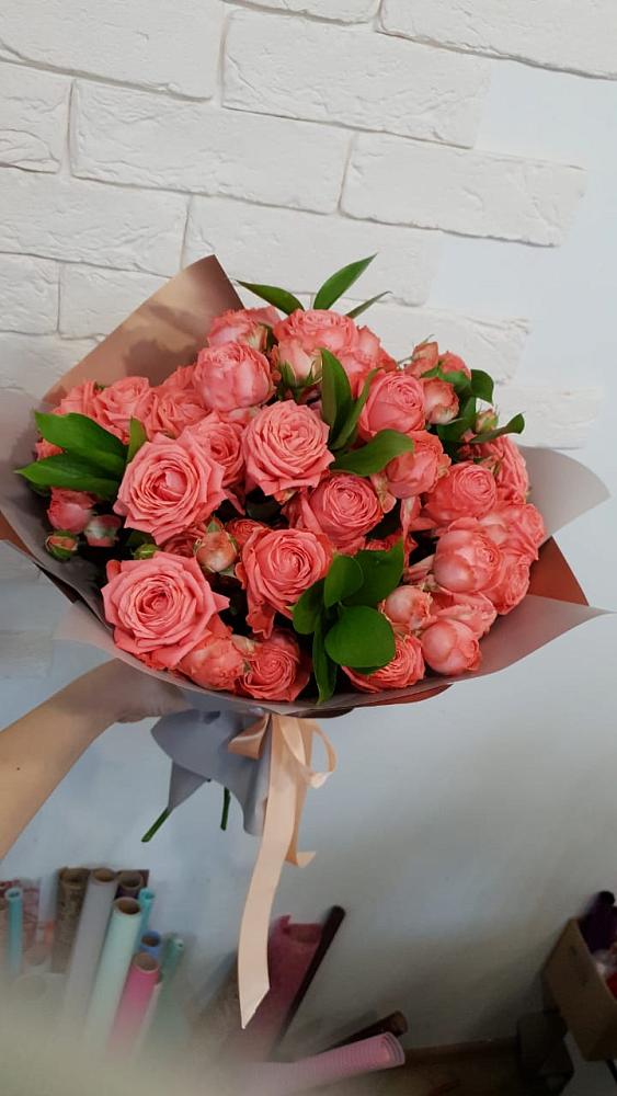 Букет цветов из: Розы в Среднем