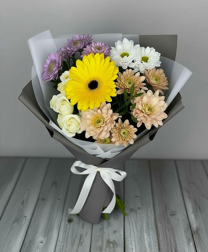 Букет цветов из: Розы, Герберы и Хризантемы в Среднем