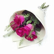 Букет цветов из:  Розы в Среднем