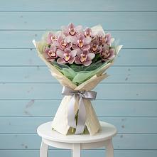 Букет цветов из:  Орхидеи и Розы в Среднем