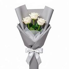 Букет 3 белые розы в Среднем