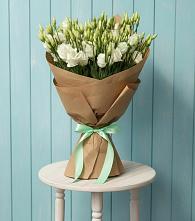 Букет цветов из:  Лизиантусы в Среднем