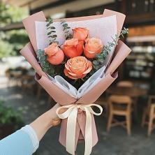 Букет цветов из:  Розы в Среднем