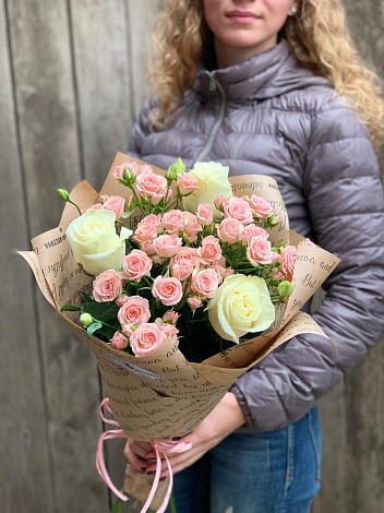 Букет цветов из: Розы в Среднем