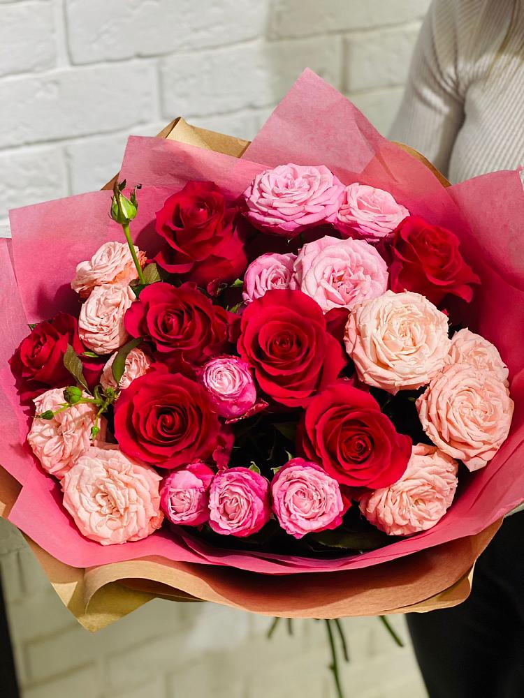 Букет цветов из: Розы в Среднем