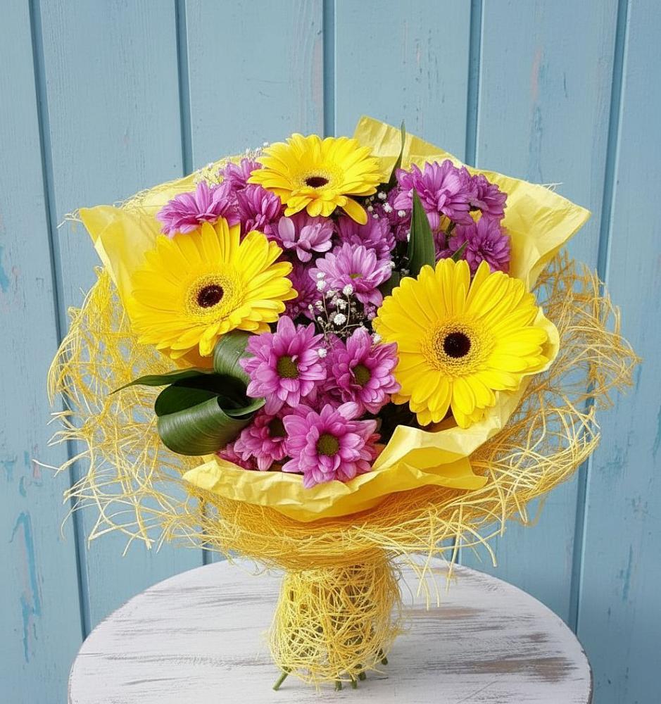 Букет цветов из: Хризантемы и Герберы в Среднем