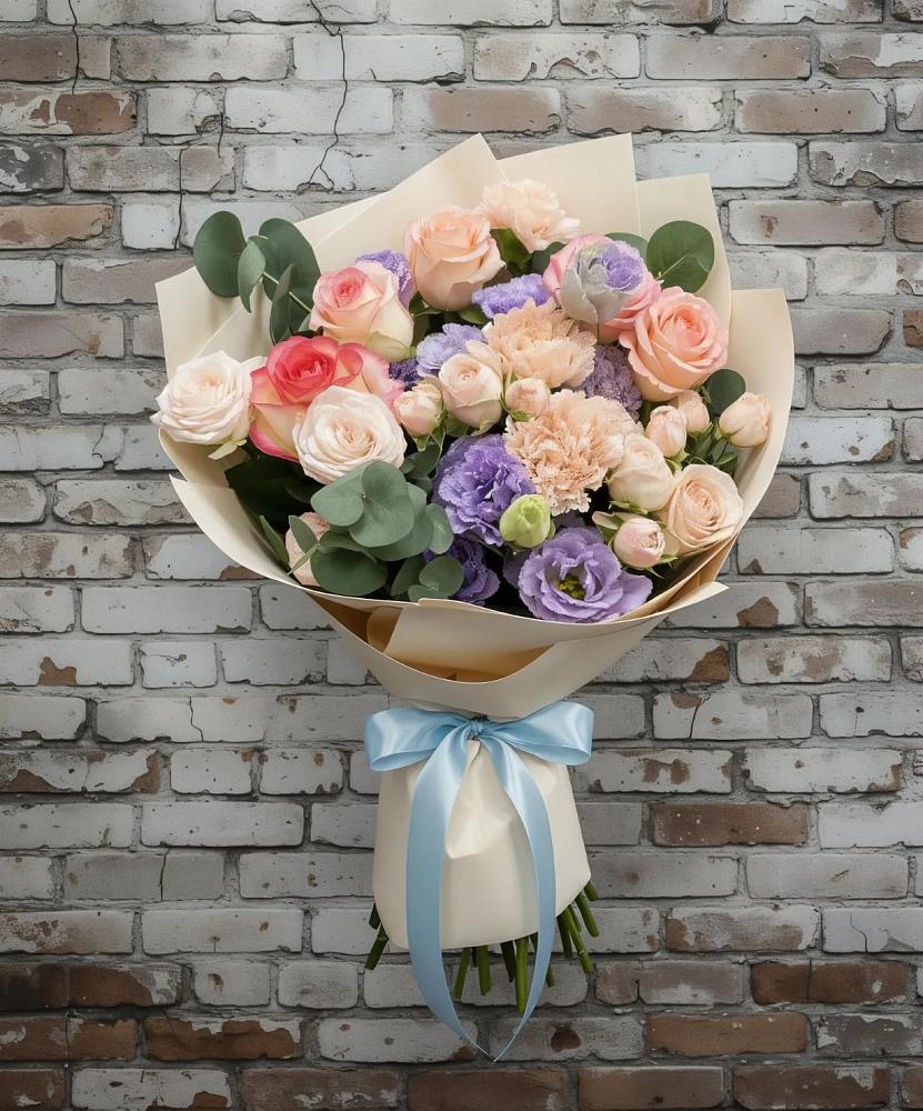 Букет цветов из: Розы, Лизиантусы и Гвоздики в Среднем