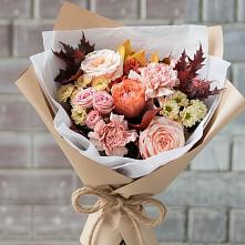 Букет цветов из:  Гвоздики, Хризантемы и Розы в Среднем