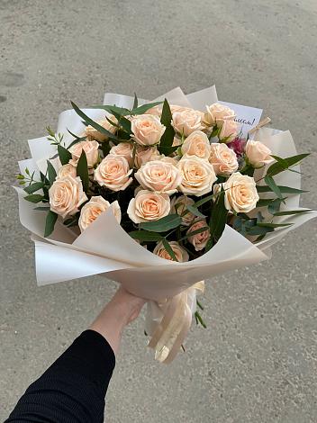 Букет Кремовые розы Латте в Среднем