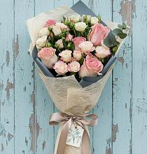 Букет цветов из:  Розы в Среднем
