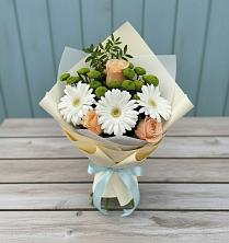 Букет цветов из:  Герберы, Розы и Хризантемы в Среднем