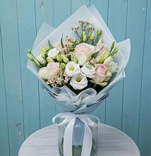 Букет цветов из:  Розы и Лизиантусы в Среднем