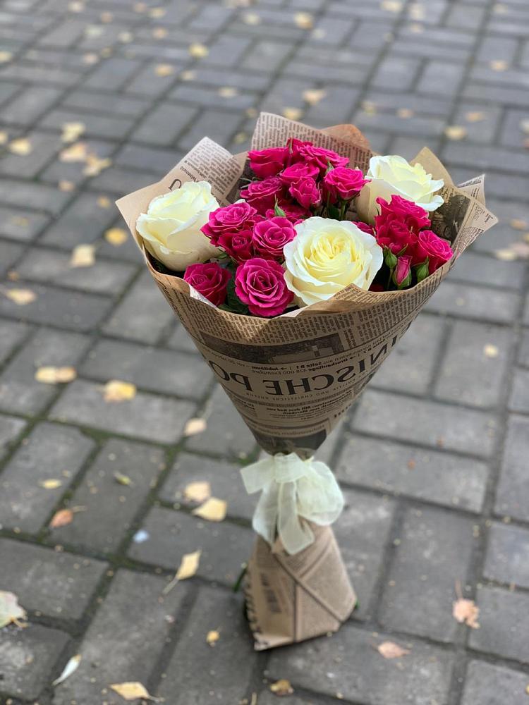 Букет цветов из: Розы в Среднем