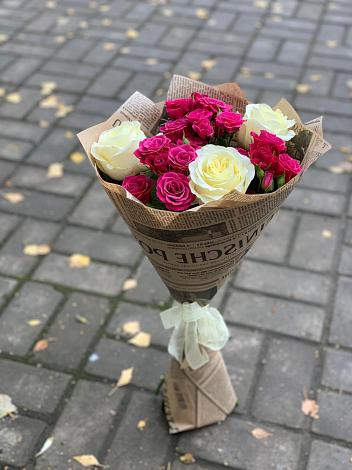 Букет цветов из: Розы в Среднем