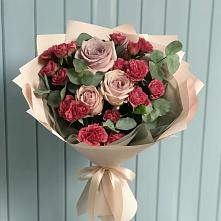 Букет цветов из:  Гвоздики и Розы в Среднем