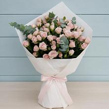 Букет цветов из:  Розы в Среднем