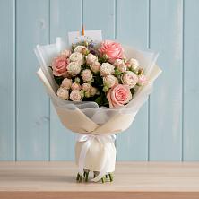 Букет цветов из:  Розы в Среднем