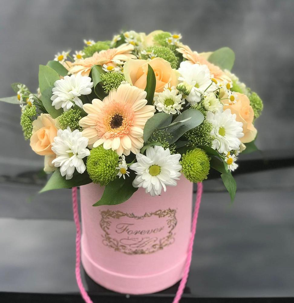 Цветочная композиция из Розы, Герберы и Хризантемы в шляпной коробке в Среднем