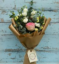 Букет цветов из:  Розы и Лизиантусы в Среднем