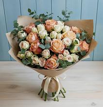 Букет цветов из:  Альстромерии и Розы в Среднем