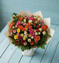 Букет Микс из разноцветных кустовых роз в Среднем