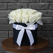 Цветочная композиция из Розы в шляпной коробке в Среднем