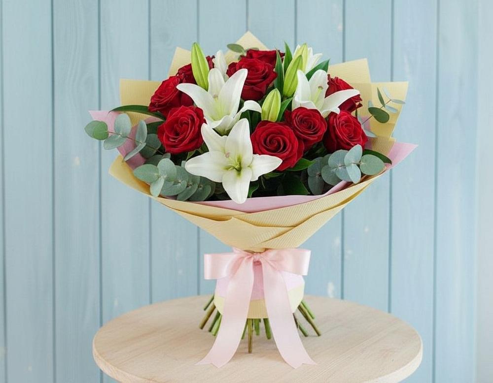 Букет цветов из: Лилии и Розы в Среднем